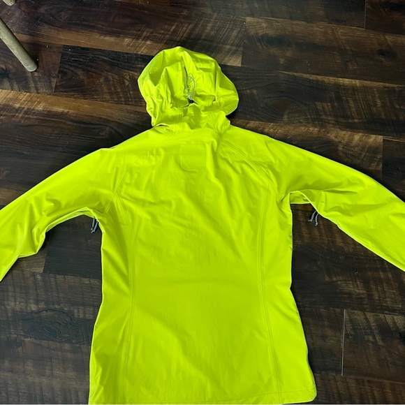 Mountain Hardware Hooded Full Zip Rain Jacket - Picture 5 of 10